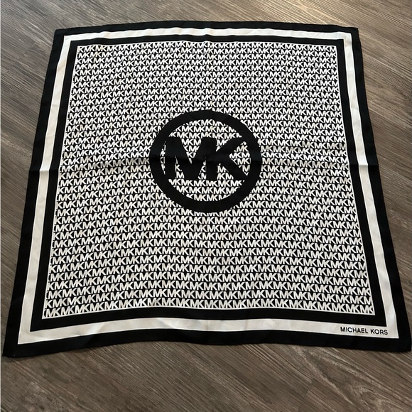 Michael Kors Scarf - Picture 1 of 5